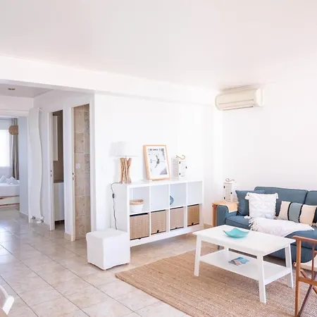 Elegance - Balcony & Quiet Near Shops Apartment *